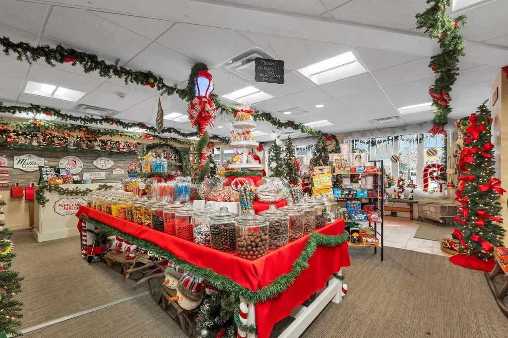 25 N Main Street Wolfeboro NH 03894