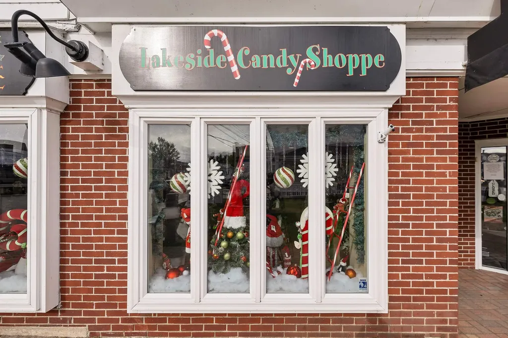 25 N Main Street Wolfeboro NH 03894