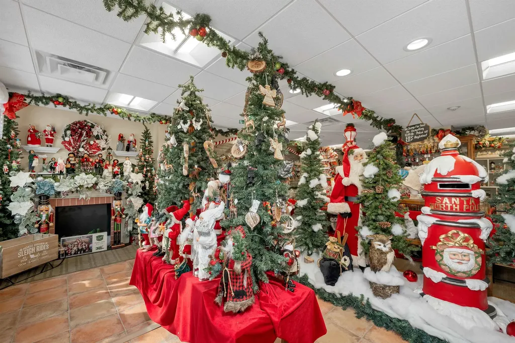 25 N Main Street Wolfeboro NH 03894