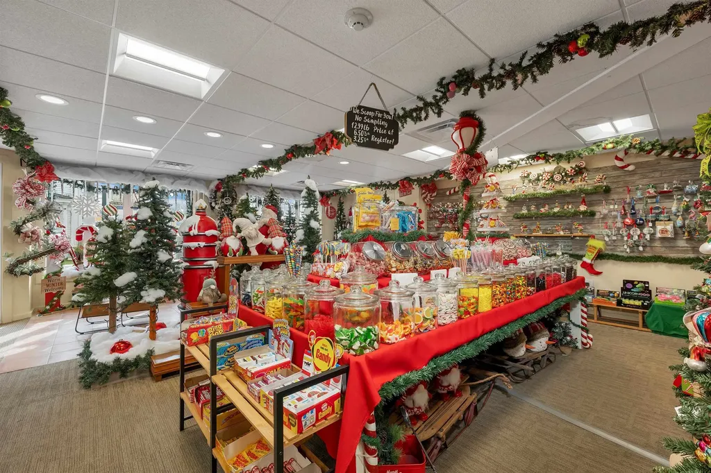 25 N Main Street Wolfeboro NH 03894