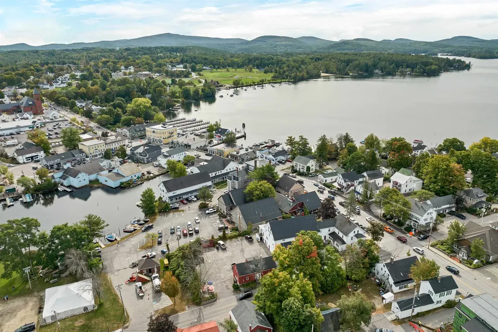 25 N Main Street Wolfeboro NH 03894