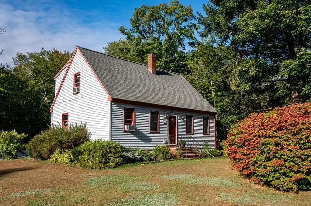 26 Rochester Avenue Rochester NH 03867