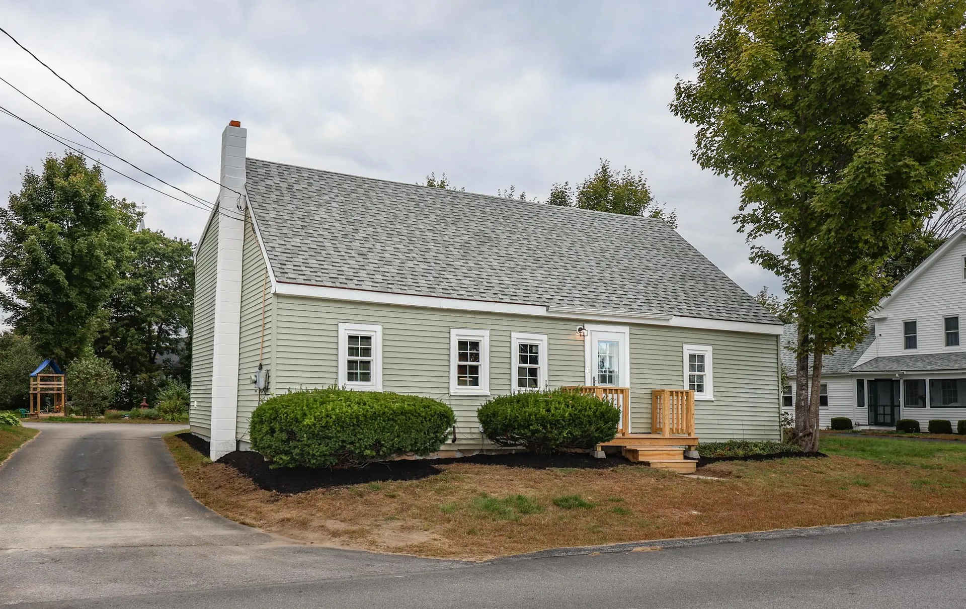28 School Street Alton NH 03809