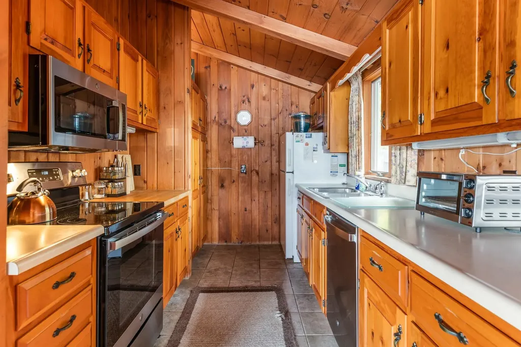 8 White Shutter Road Sunapee NH 03782