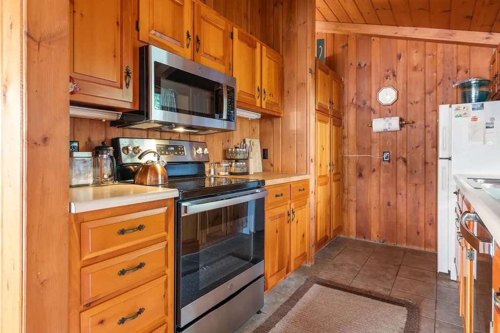 8 White Shutter Road Sunapee NH 03782