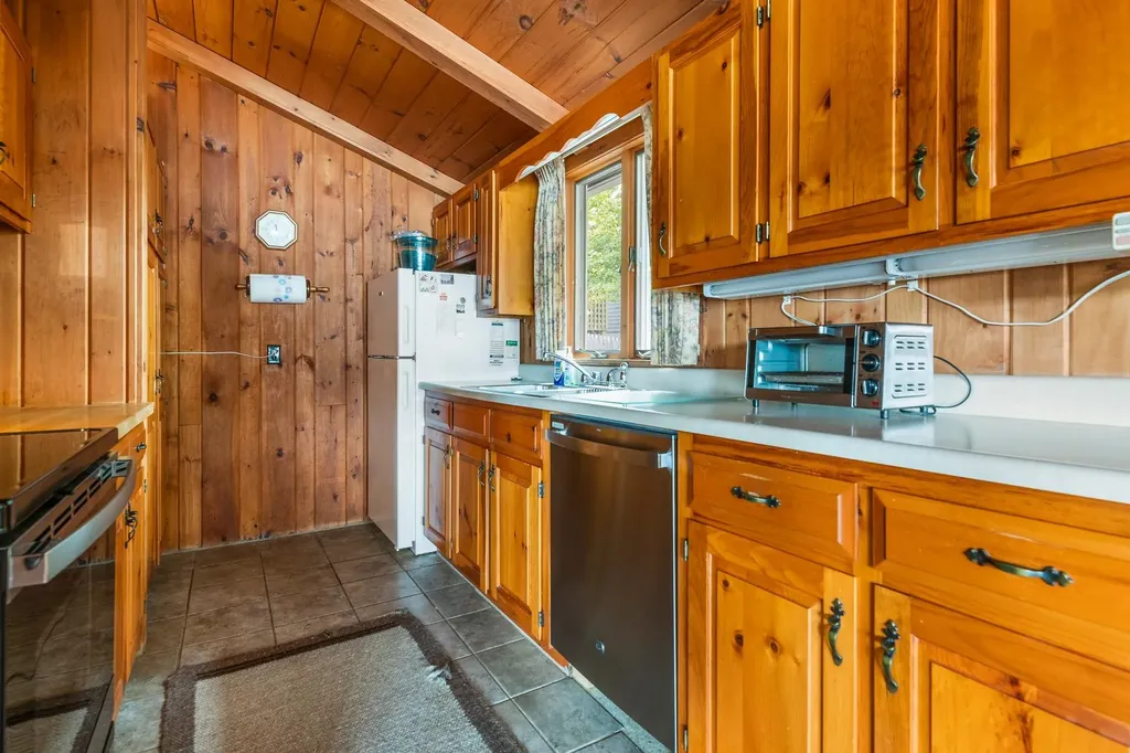 8 White Shutter Road Sunapee NH 03782