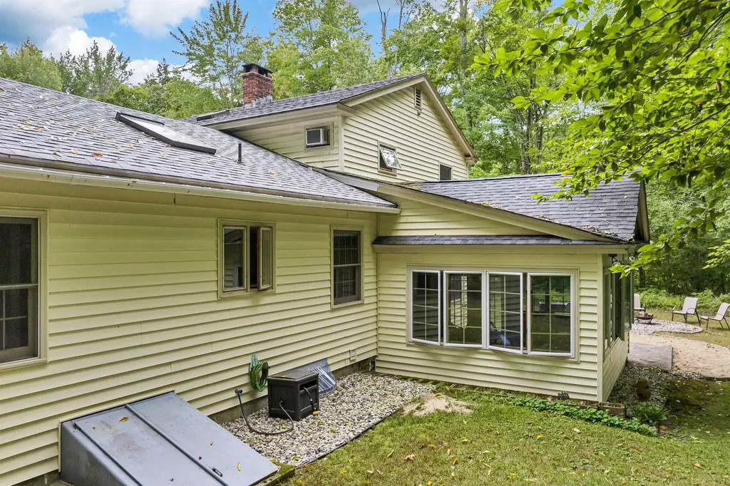 7 Loon Street Wolfeboro NH 03894