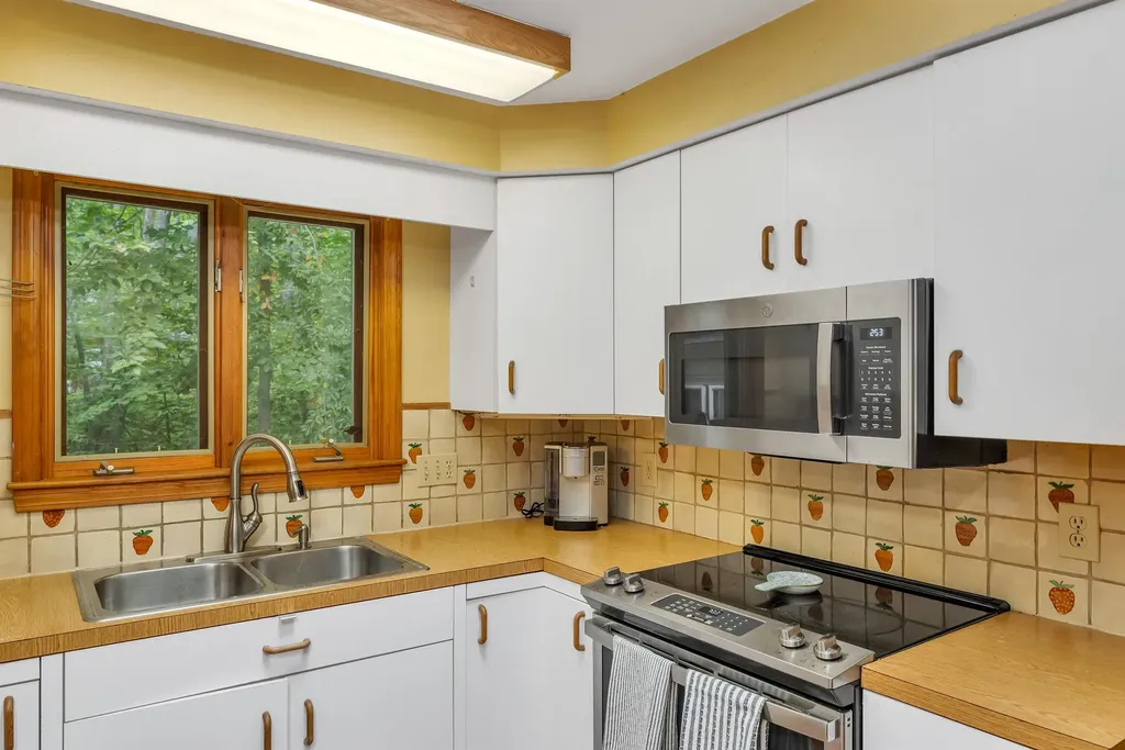 7 Loon Street Wolfeboro NH 03894