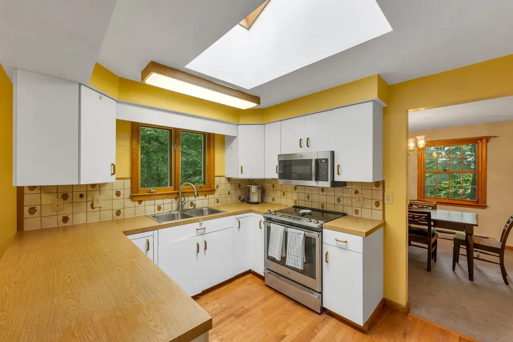 7 Loon Street Wolfeboro NH 03894