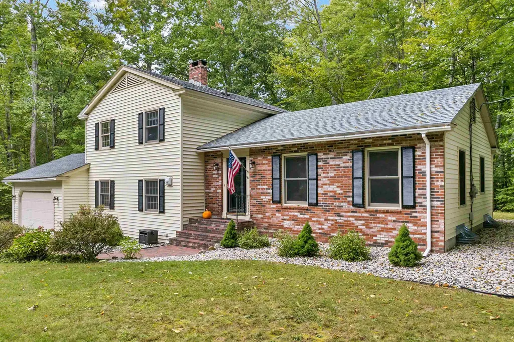 7 Loon Street Wolfeboro NH 03894