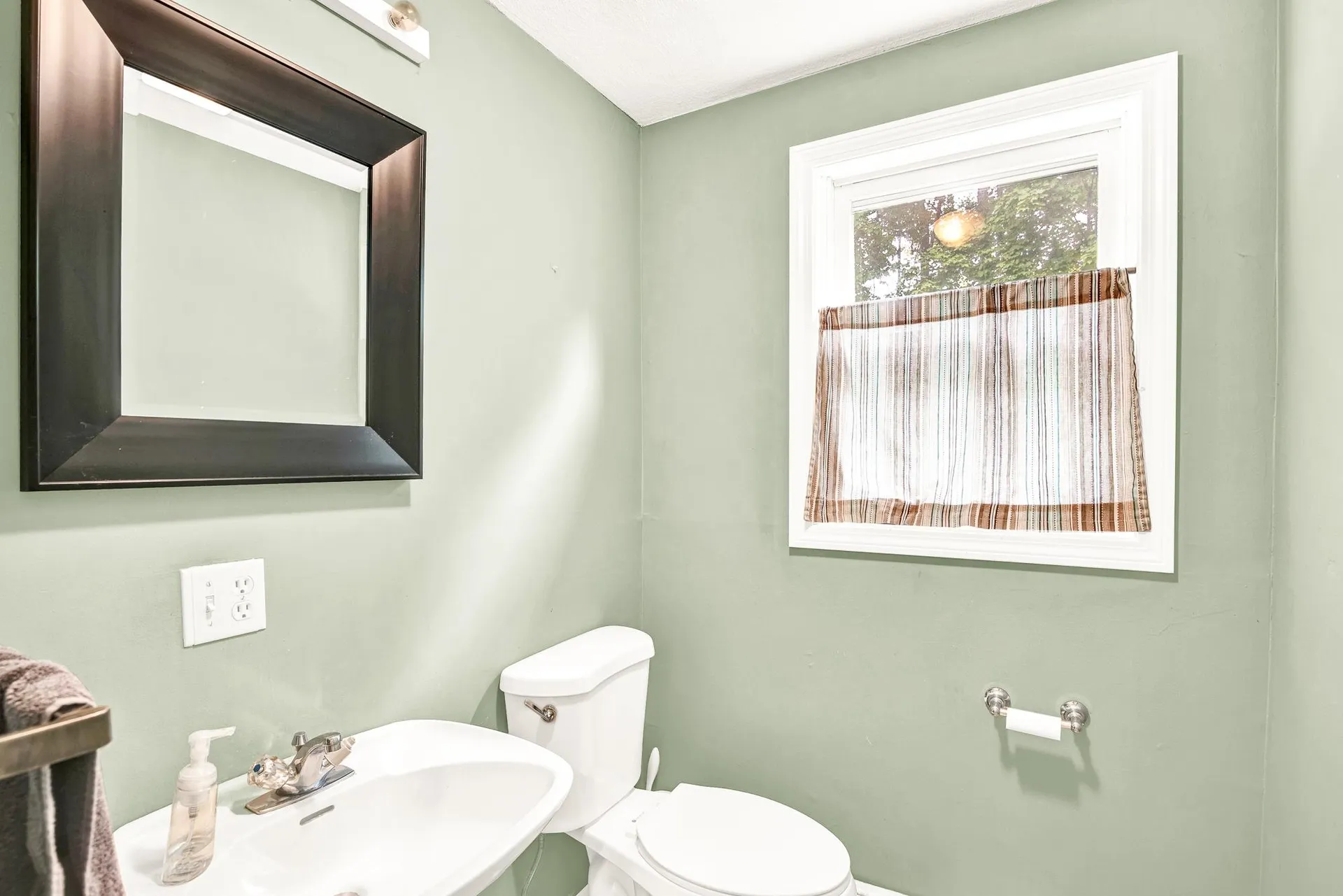 15 Sidney Street Rochester NH 03867