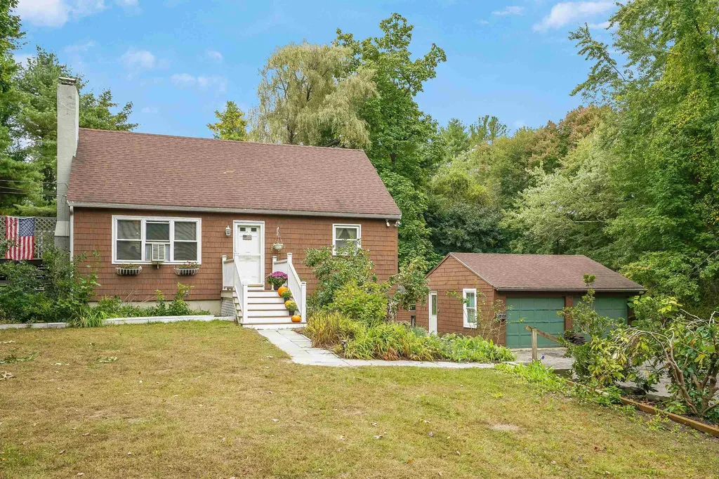 7 Rita Avenue Hudson NH 03051