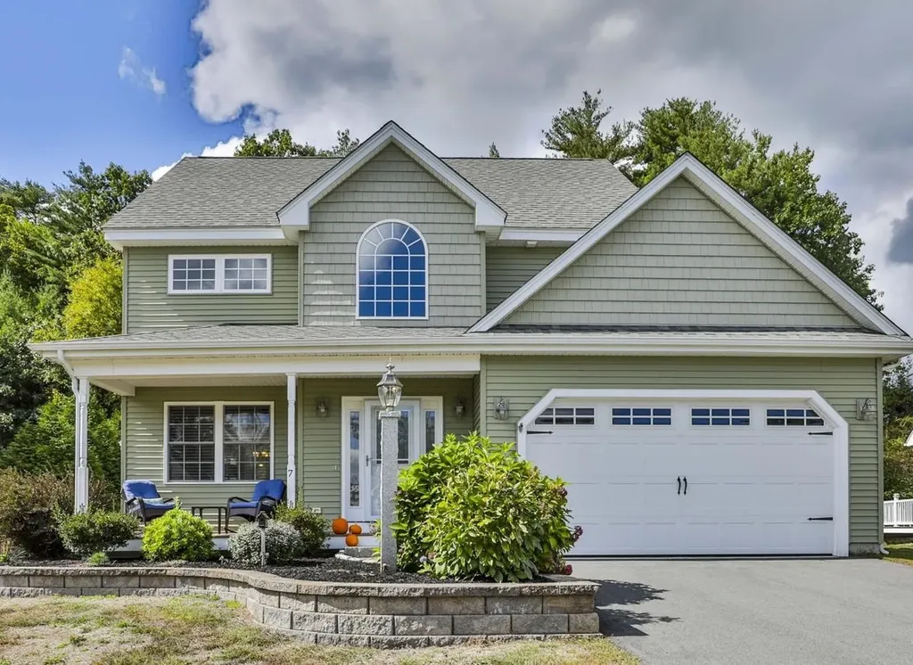 7 Mulligan Way Kingston NH 03848