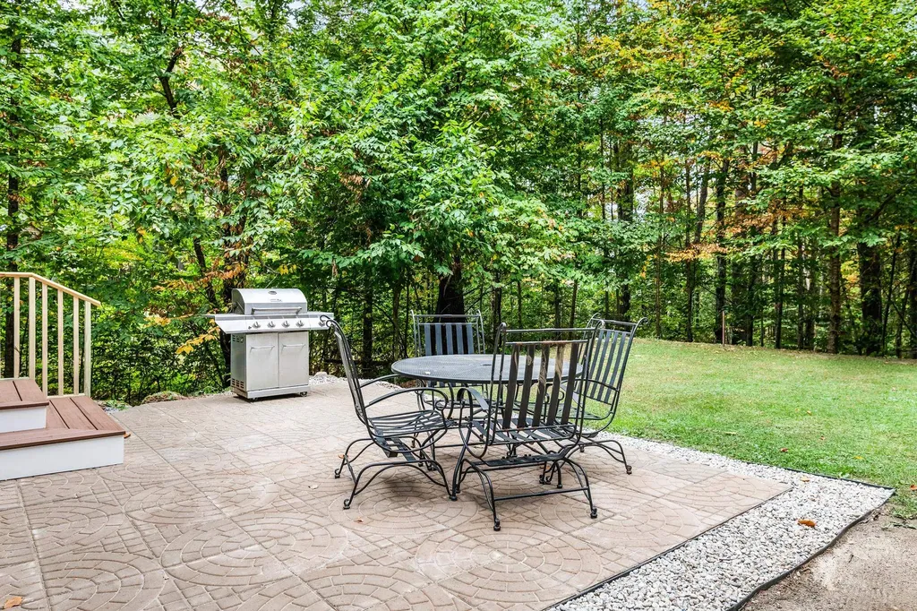 8 Chickadee Lane Grantham NH 03753