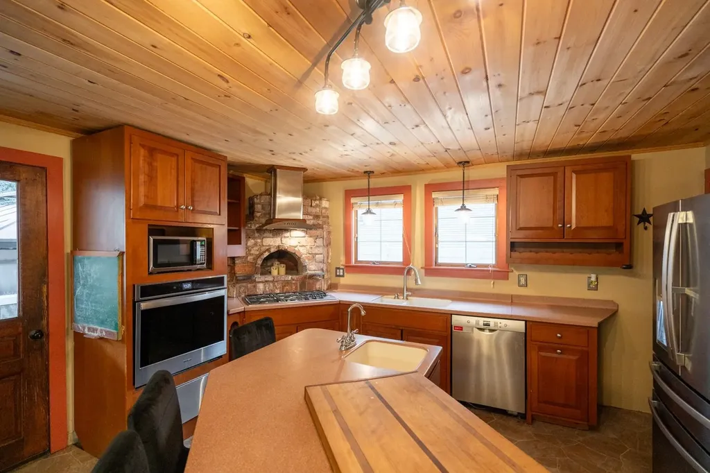 135 Main Street Meredith NH 03253