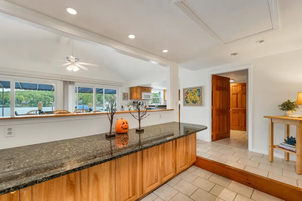 17 Wentworth Cove Road Laconia NH 03246