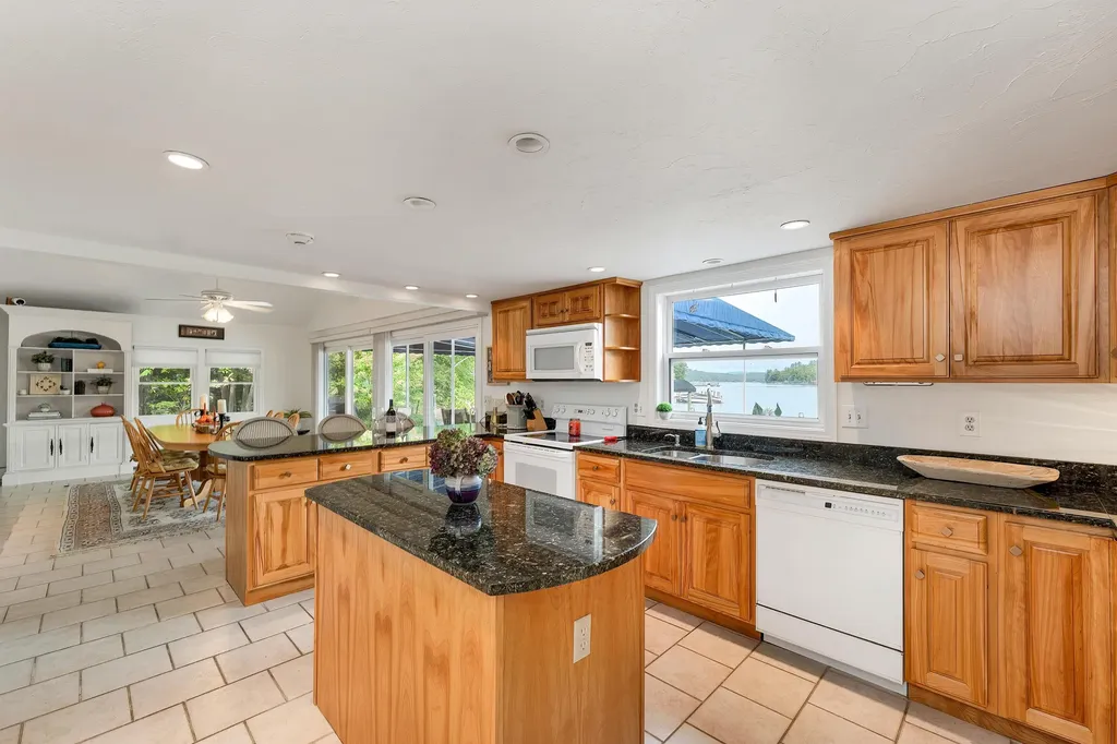 17 Wentworth Cove Road Laconia NH 03246