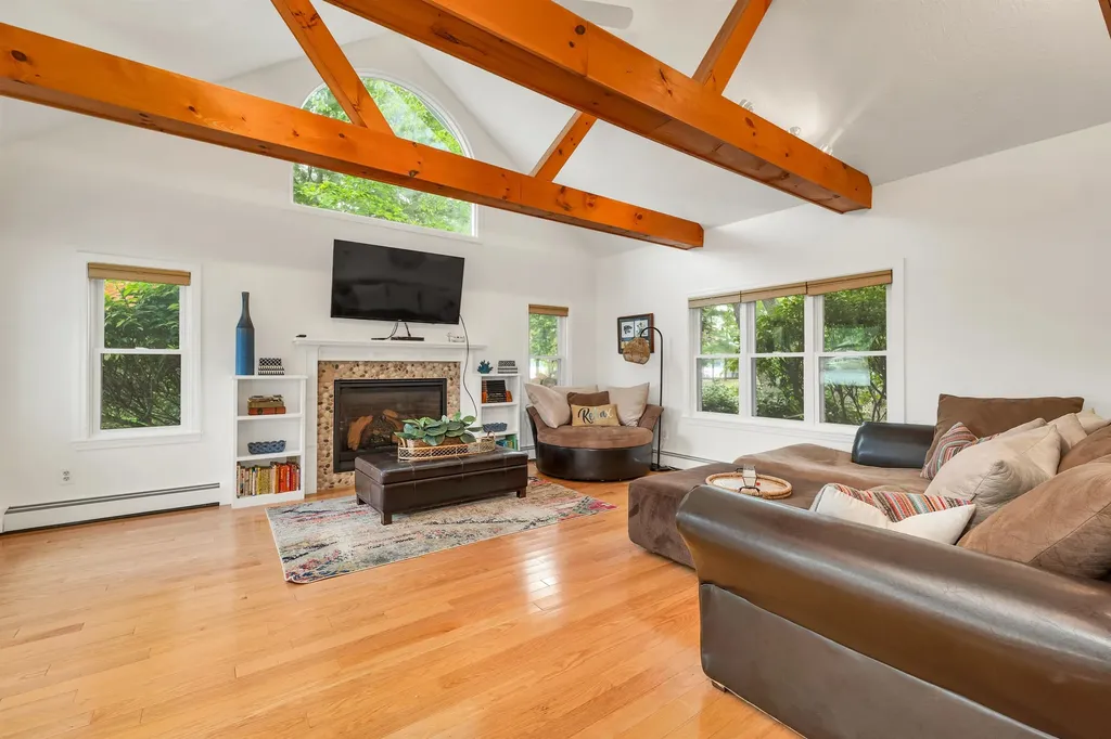 17 Wentworth Cove Road Laconia NH 03246