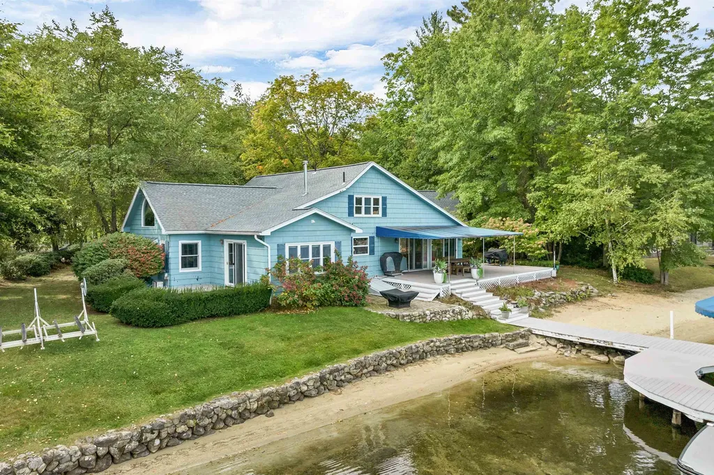 17 Wentworth Cove Road Laconia NH 03246