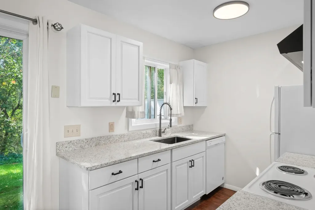 O6 Grandview Drive South Burlington VT 05403