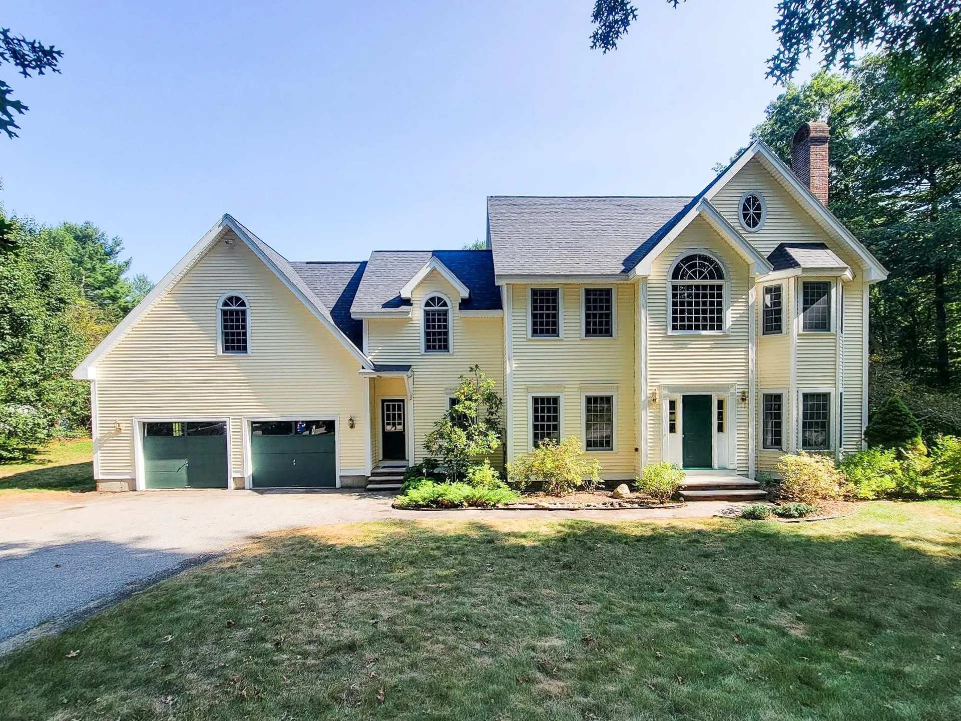 10 Hyde Park Circle Londonderry NH 03053