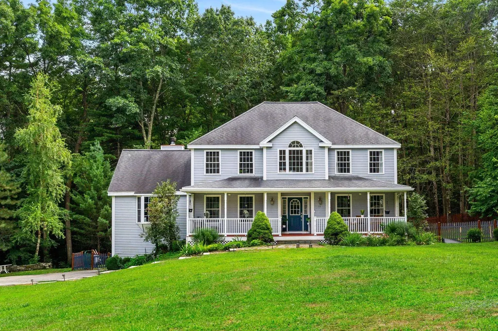 11 Litchfield Circle Pelham NH 03076