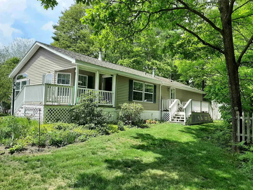 16 Blue Jay Lane Conway NH 03813