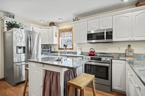 42 Exeter Road Hampton Falls NH 03844