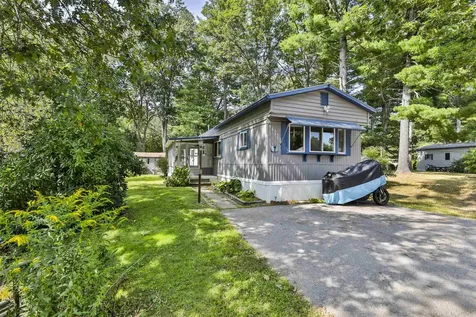 7 Clovercrest Drive Nashua NH 03062