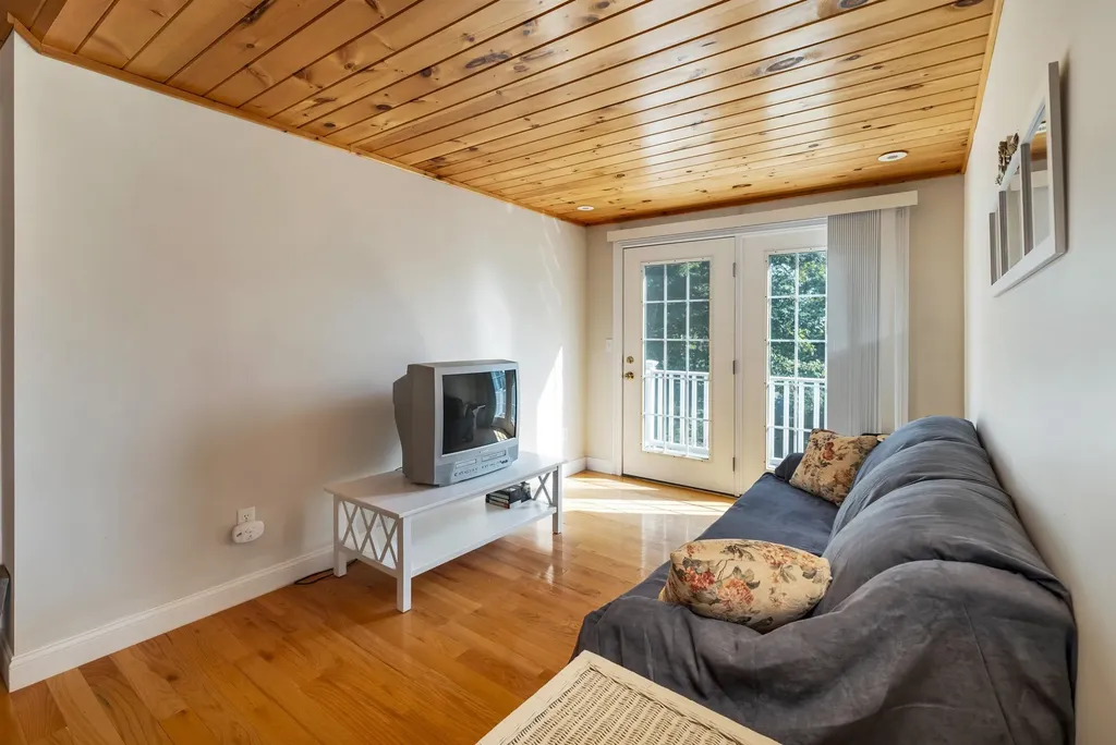 47 Winterhaven Road Wolfeboro NH 03894