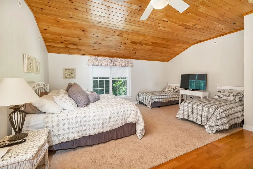 47 Winterhaven Road Wolfeboro NH 03894