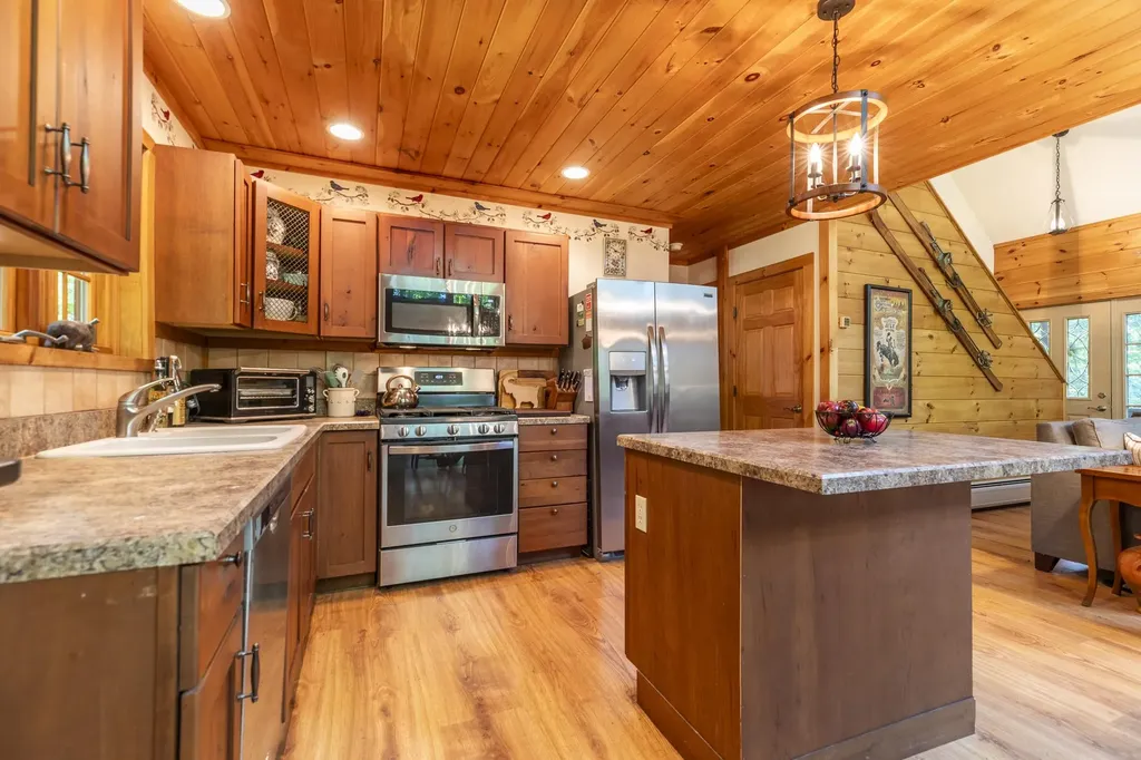 20 Deepwoods Circle Winhall VT 05340