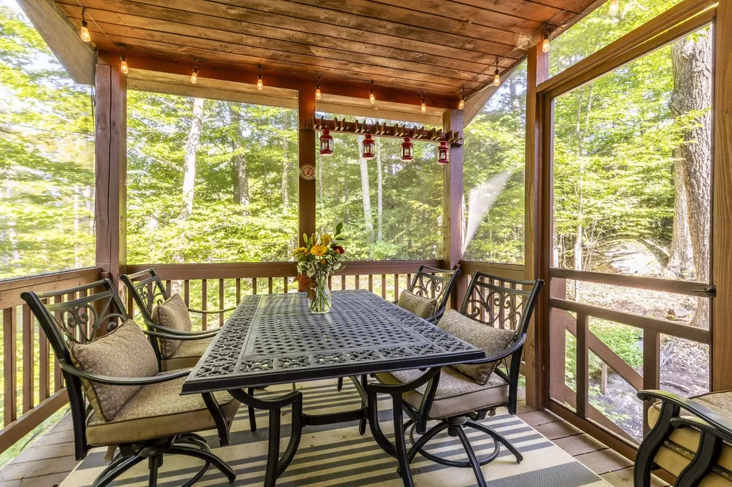 20 Deepwoods Circle Winhall VT 05340