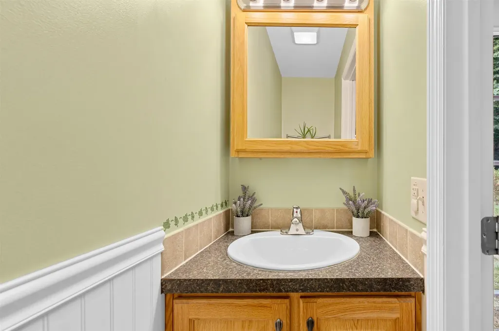 176 Pioneer Road Hinesburg VT 05461