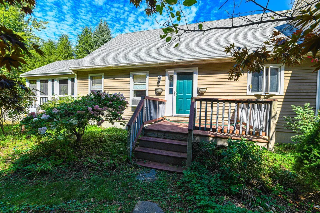 15 Hemlock Court Newfields NH 03856