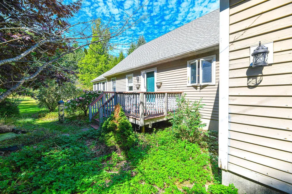 15 Hemlock Court Newfields NH 03856