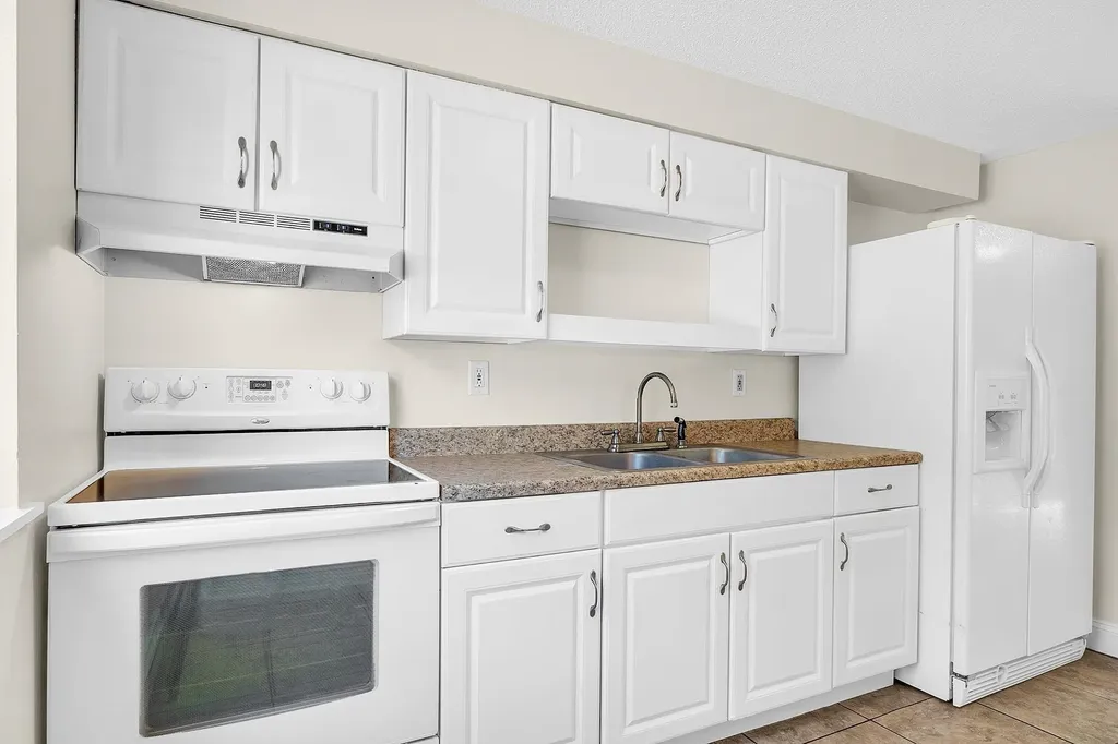 901 Mammoth Road Manchester NH 03104