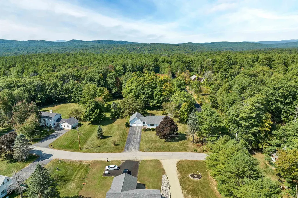 10 Hilltop Drive Wakefield NH 03872