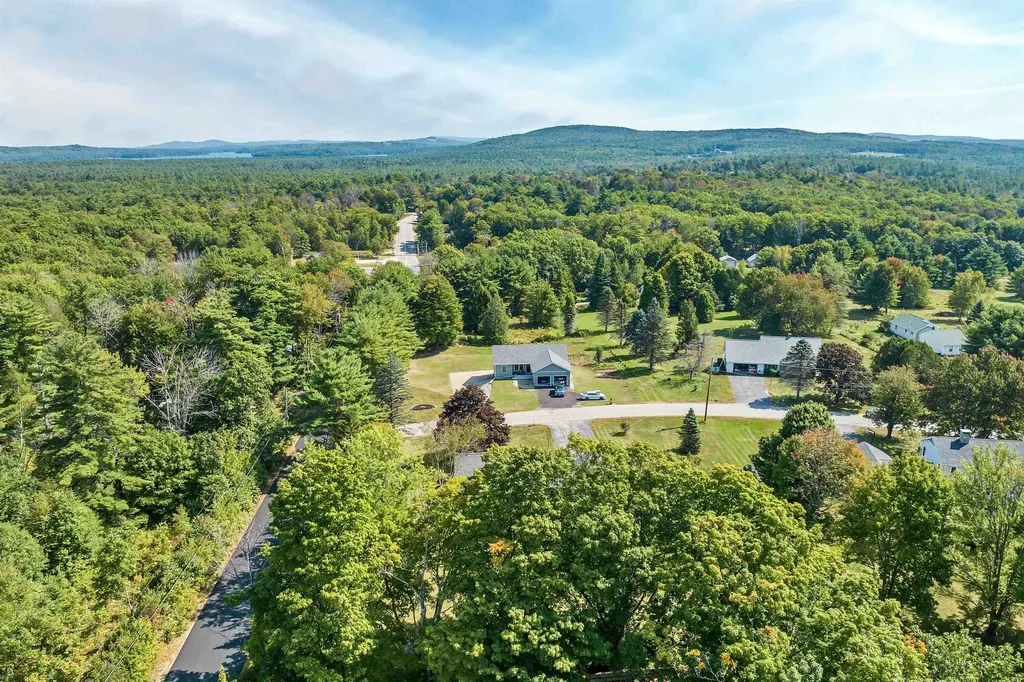 10 Hilltop Drive Wakefield NH 03872