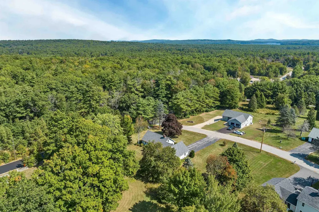 10 Hilltop Drive Wakefield NH 03872