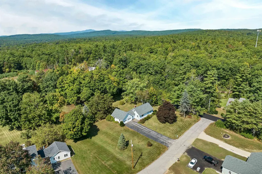 10 Hilltop Drive Wakefield NH 03872