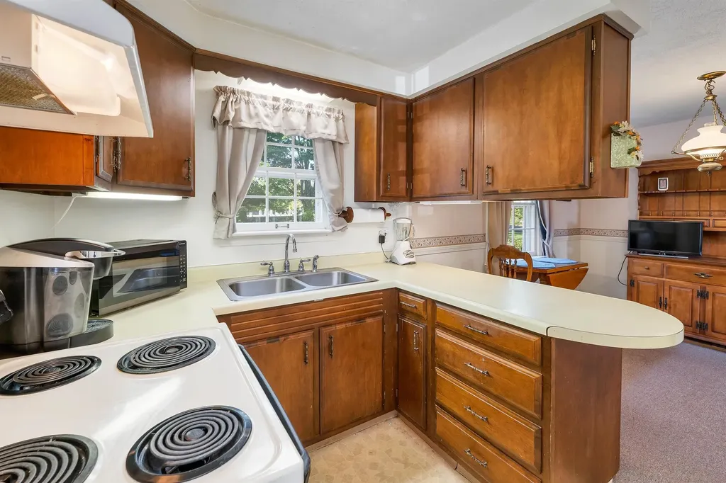 10 Hilltop Drive Wakefield NH 03872