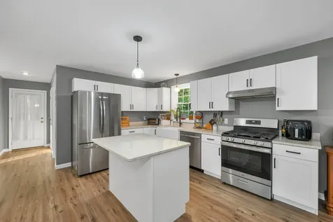 948 Beauty Hill Road Barnstead NH 03218