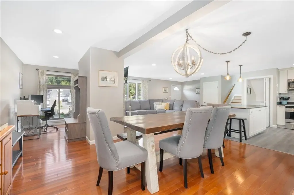 17 Melba Drive Hudson NH 03051