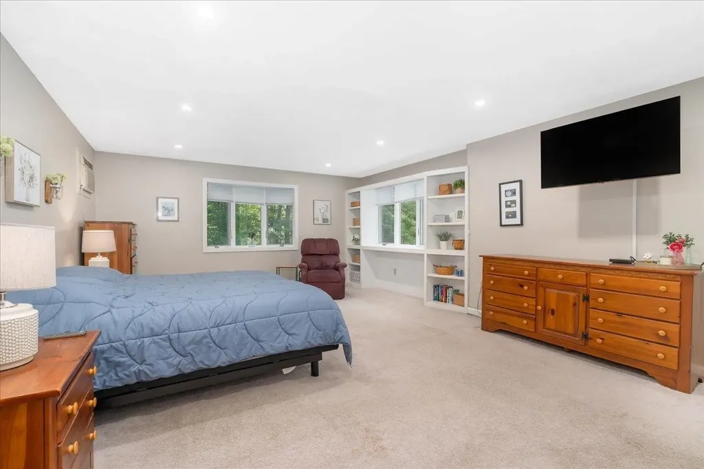 17 Melba Drive Hudson NH 03051