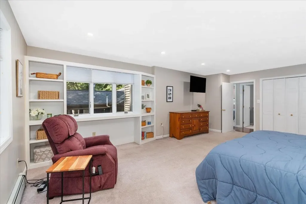 17 Melba Drive Hudson NH 03051