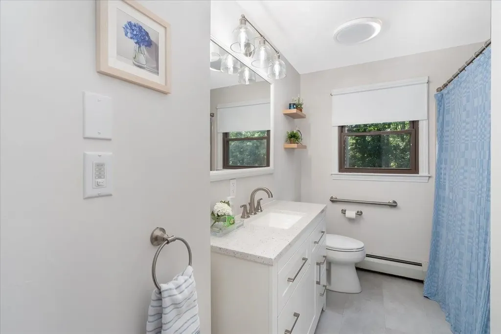 17 Melba Drive Hudson NH 03051