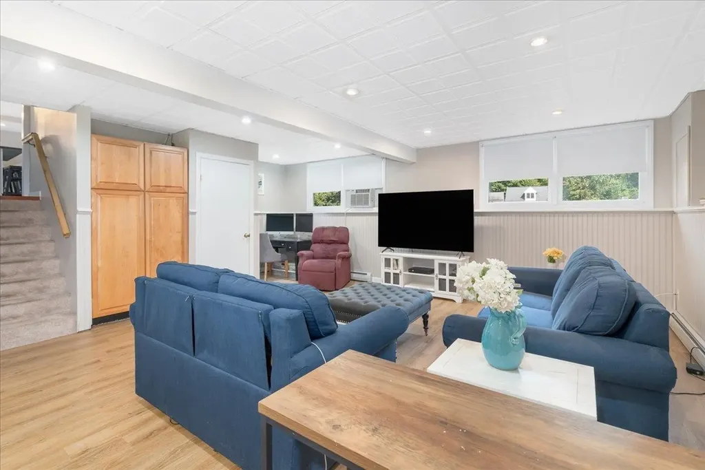 17 Melba Drive Hudson NH 03051