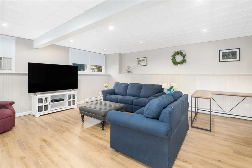 17 Melba Drive Hudson NH 03051