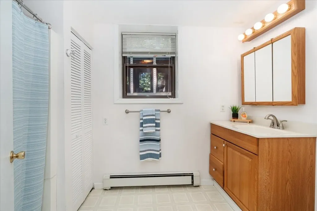 17 Melba Drive Hudson NH 03051